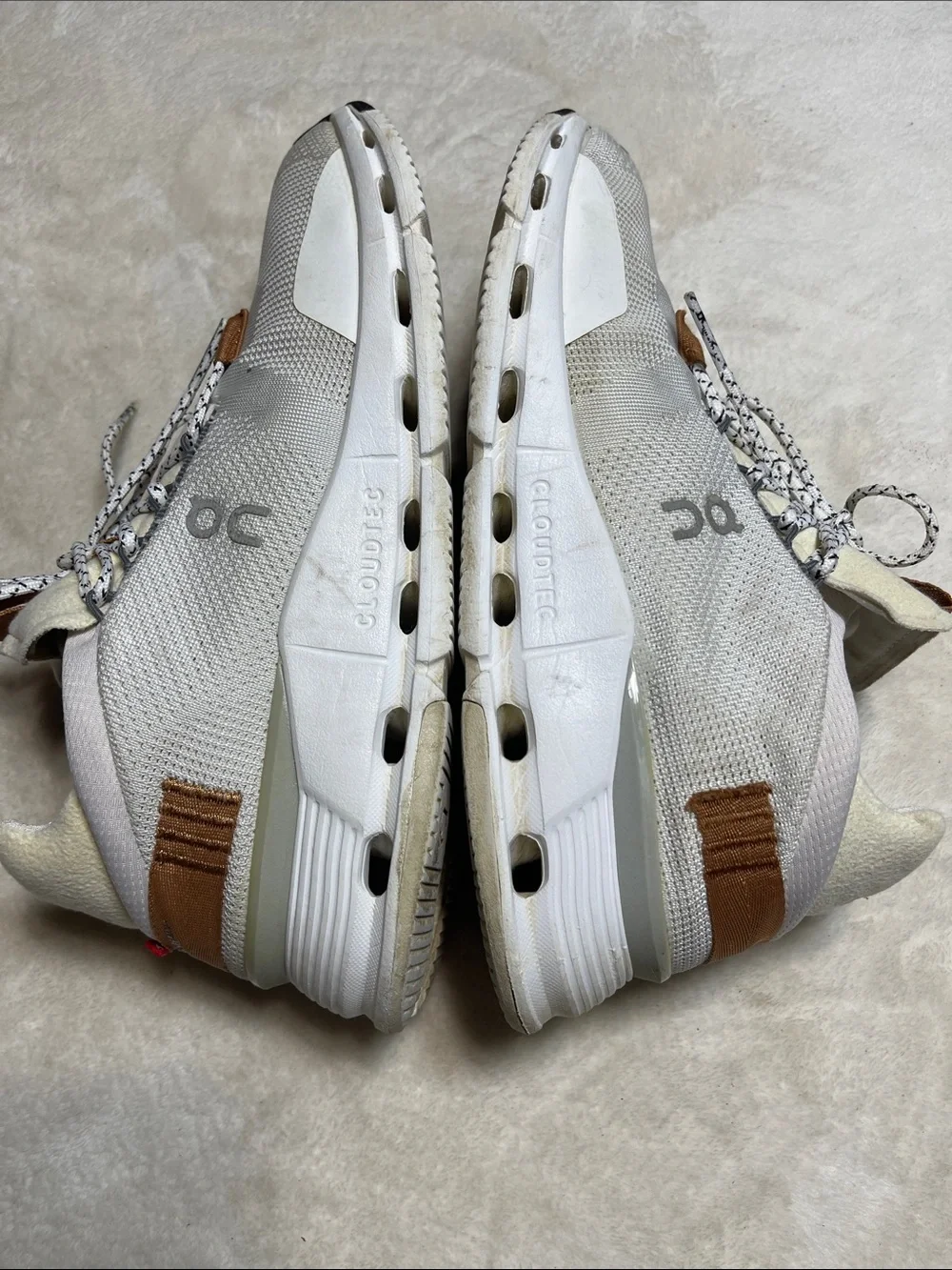 On Running Men's Sneakers in white and Tan Accents Size 9.5